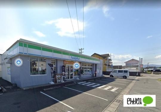 �y���Ӂz�@�t�@�~���[�}�[�g��ьܒ��ړX�F134m