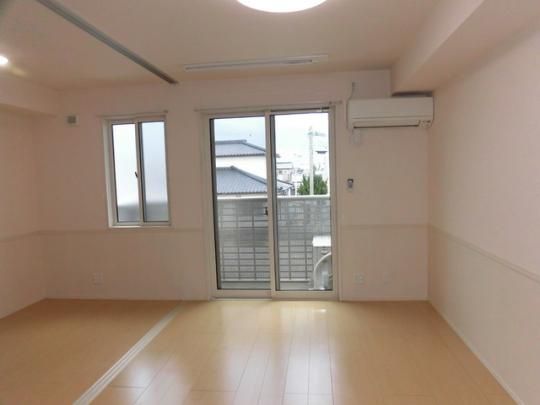 �y���̑��z�@205�@���r���O