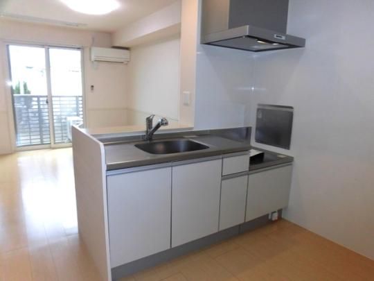 �y���̑��z�@205�@�ΖʃL�b�`��