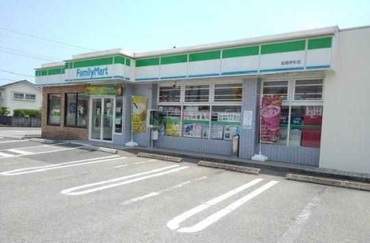 �y���Ӂz�@�t�@�~���[�}�[�g�����Ɍ`�X�F850m