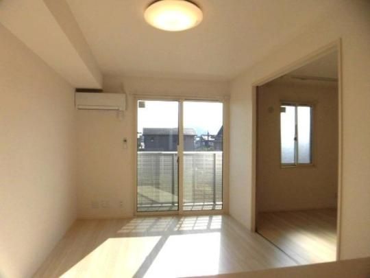 �y���̑��z�@205�@���r���O